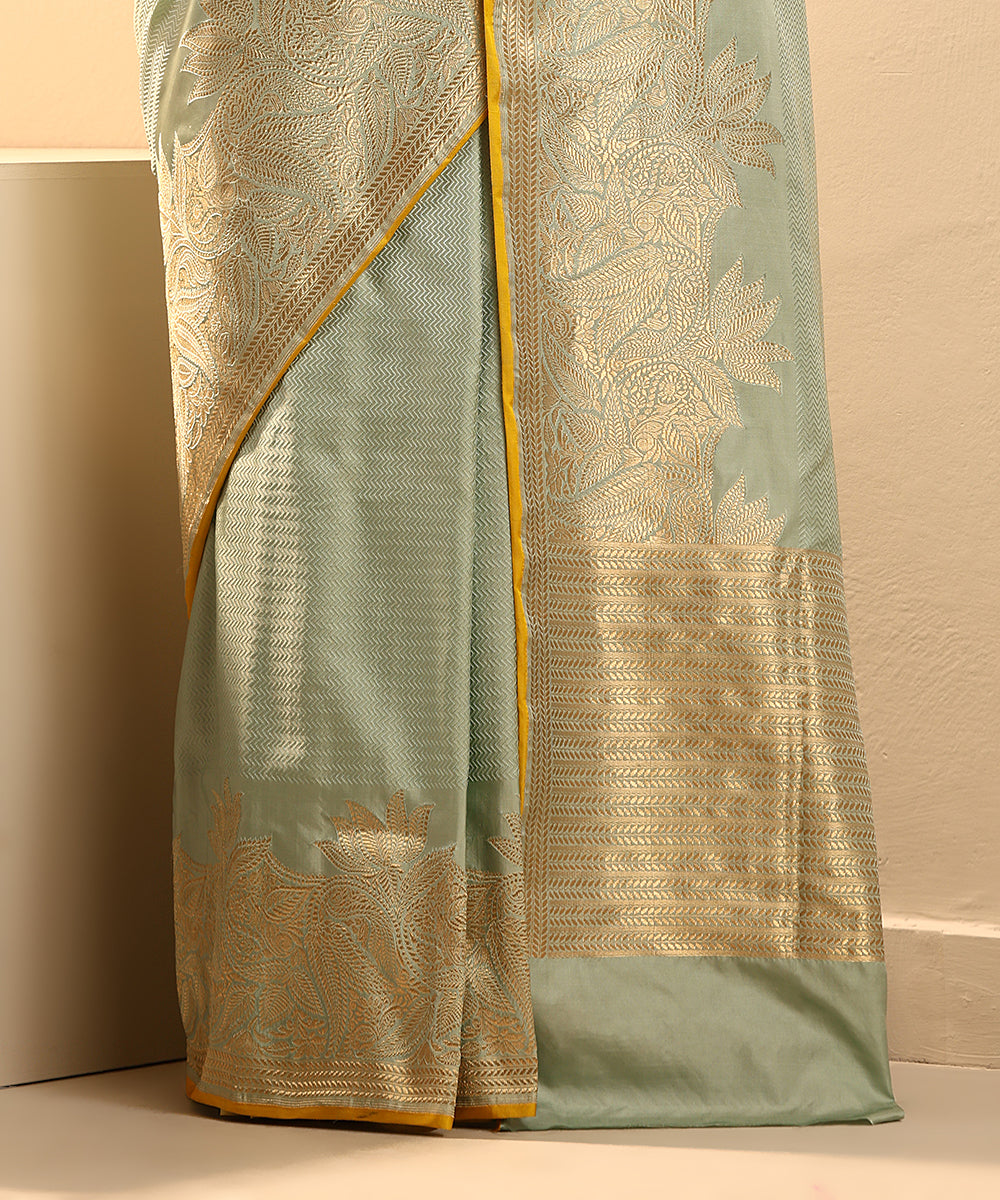 Light_Green_Handloom_Pure_Mashroo_Silk_Tanchoi_Banarasi_Saree_With_Tanzeb_Border_WeaverStory_04