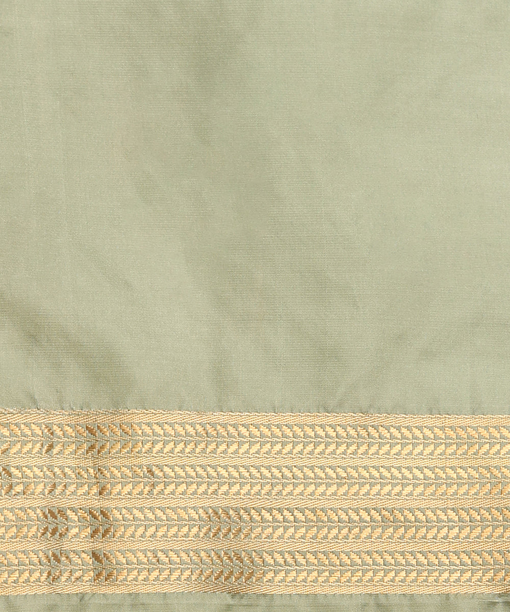 Light_Green_Handloom_Pure_Mashroo_Silk_Tanchoi_Banarasi_Saree_With_Tanzeb_Border_WeaverStory_05