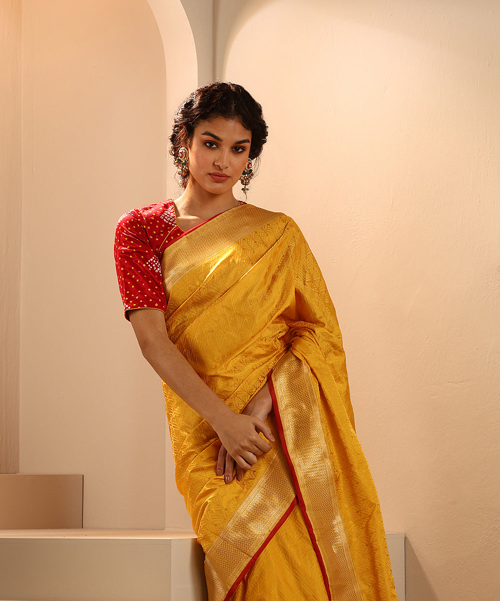 Mustard_Handloom_Pure_Mashroo_Silk_Tanchoi_Banarasi_Saree_With_Zari_Border_WeaverStory_01