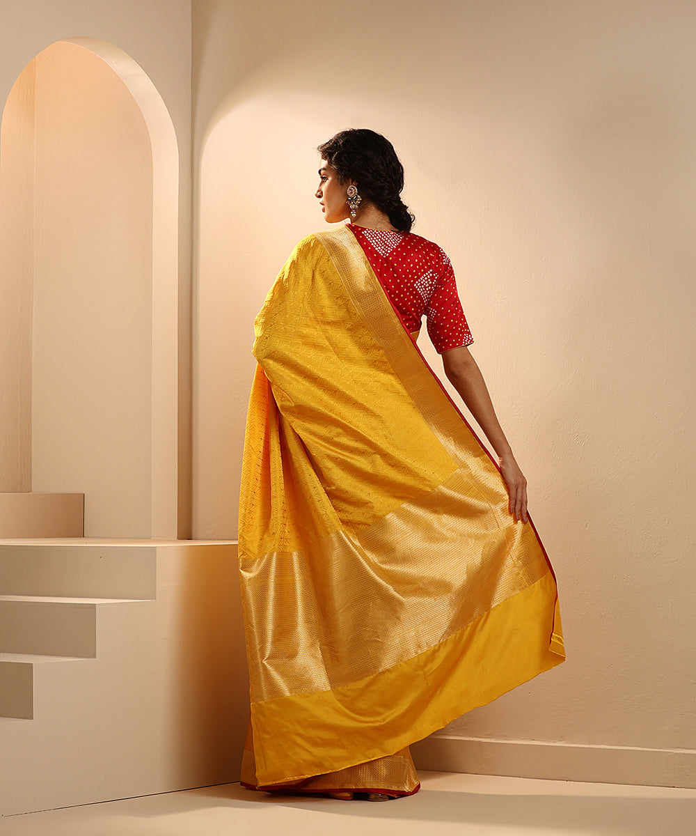 Mustard_Handloom_Pure_Mashroo_Silk_Tanchoi_Banarasi_Saree_With_Zari_Border_WeaverStory_03