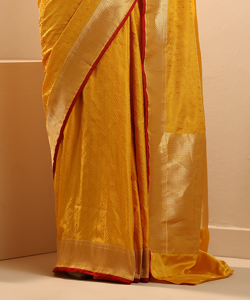 Mustard_Handloom_Pure_Mashroo_Silk_Tanchoi_Banarasi_Saree_With_Zari_Border_WeaverStory_04