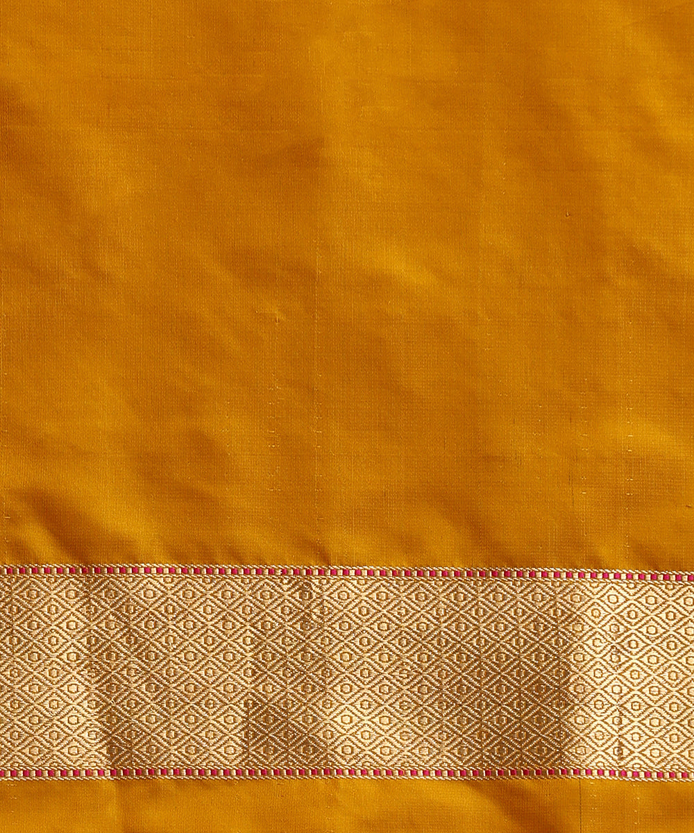 Mustard_Handloom_Pure_Mashroo_Silk_Tanchoi_Banarasi_Saree_With_Zari_Border_WeaverStory_05