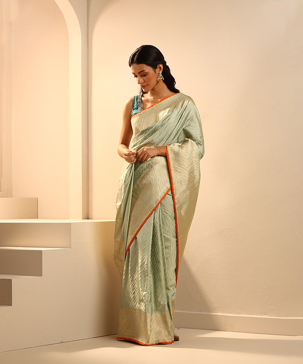 Handloom_Pistachio_Green_Pure_Mashroo_Silk_Tanchoi_Banarasi_Saree_With_Kadhwa_Border_WeaverStory_02