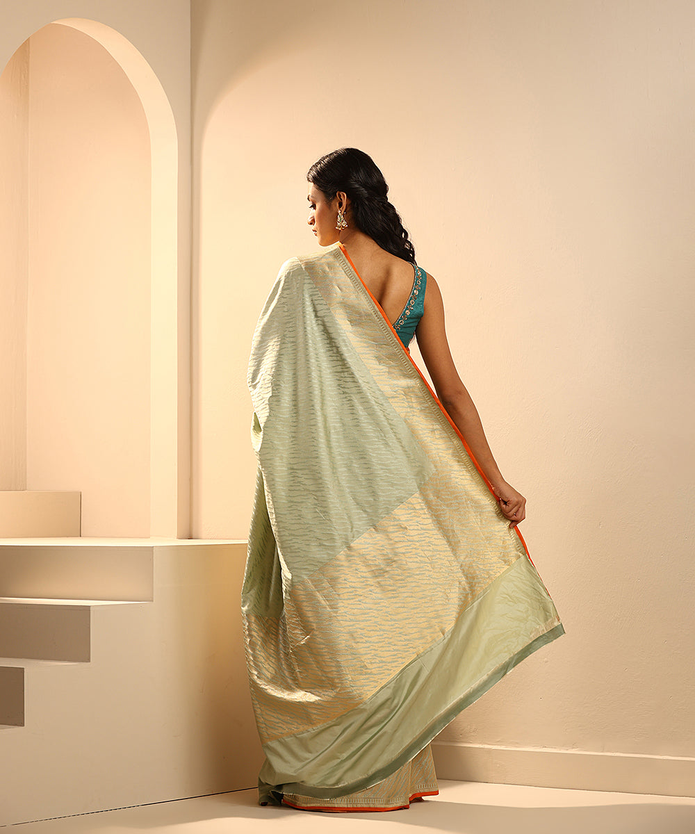 Handloom_Pistachio_Green_Pure_Mashroo_Silk_Tanchoi_Banarasi_Saree_With_Kadhwa_Border_WeaverStory_03