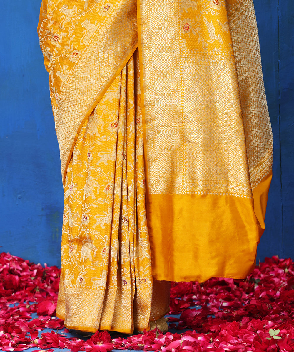 Handloom_Mustard_Pure_Katan_Silk_Zari_Weft_Shikargah_Banarasi_Saree_With_Meenakari_WeaverStory_04