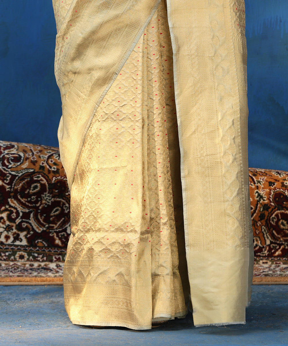 Handloom_Light_Green_Pure_Katan_Silk_Kimkhab_Banarasi_Saree_With_Meenakari_WeaverStory_04