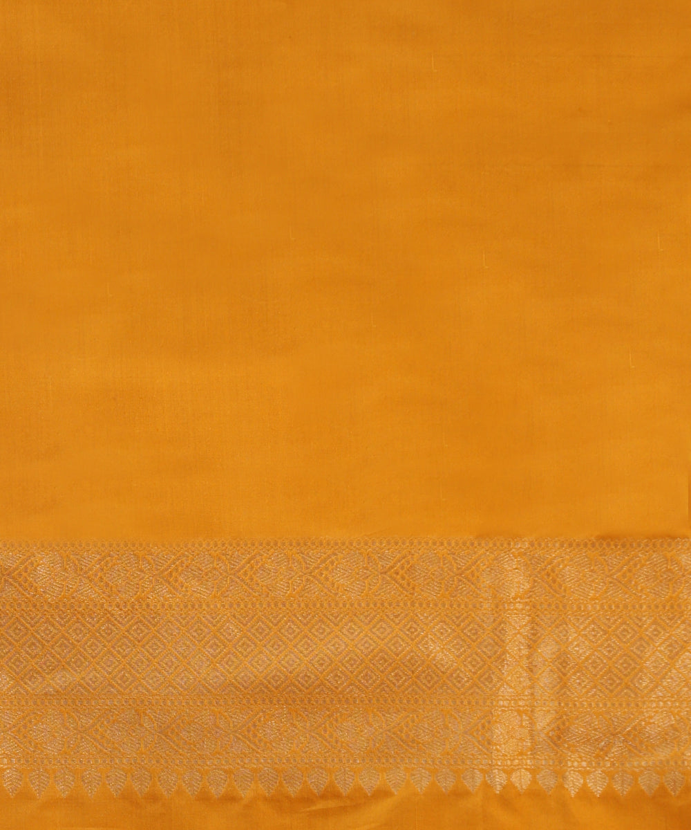 Mustard_Handloom_Pure_Katan_Silk_Kimkhab_Banarasi_Saree_With_Antique_Zari_WeaverStory_05