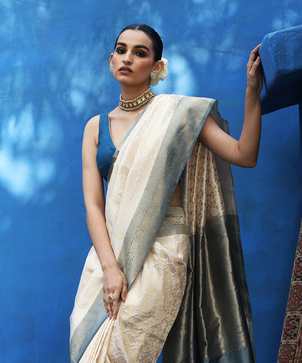 Offwhite_Handloom_Pure_Katan_Silk_Kimkhab_Banarasi_Saree_With_Grey_Border_WeaverStory_01