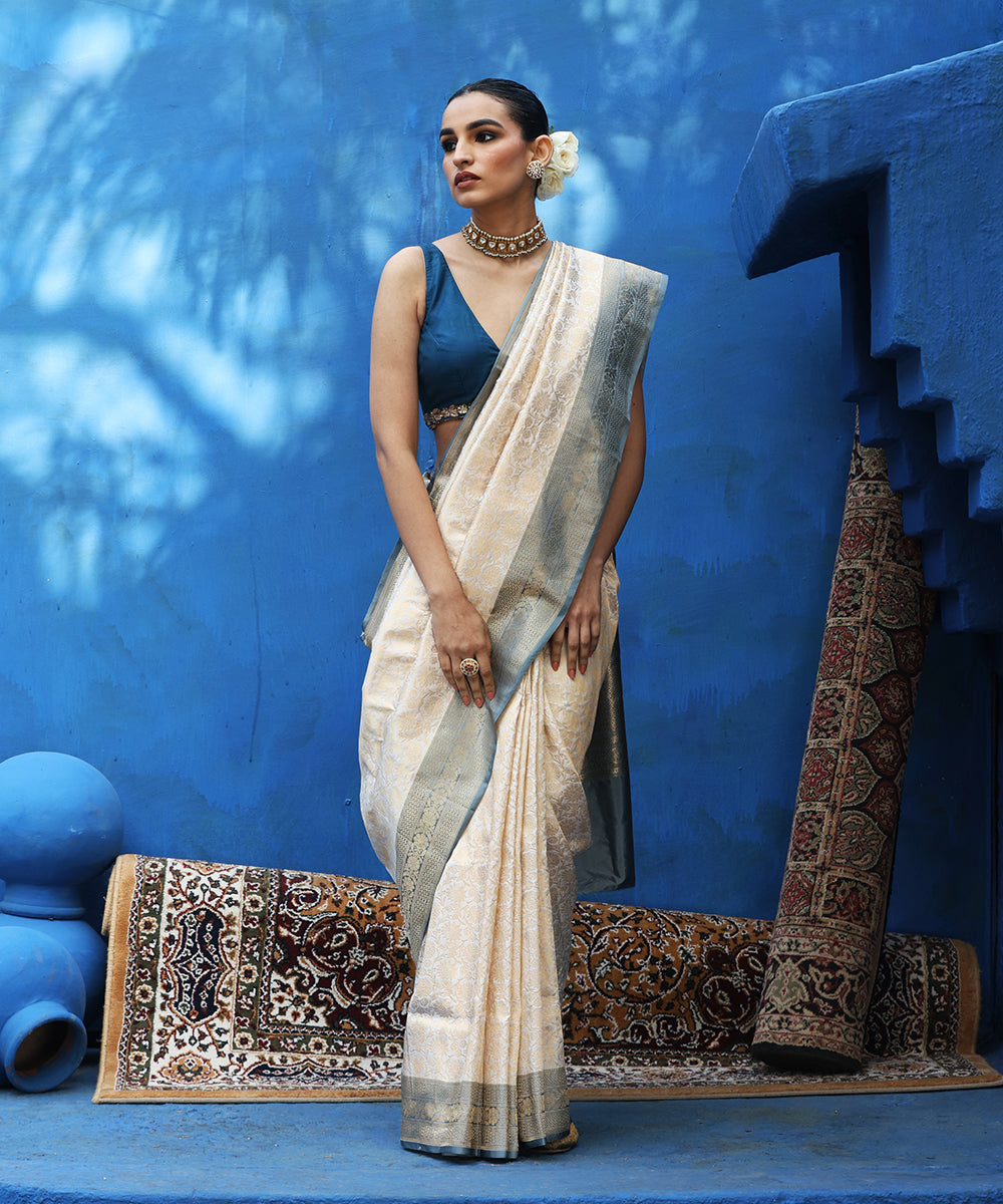 Offwhite_Handloom_Pure_Katan_Silk_Kimkhab_Banarasi_Saree_With_Grey_Border_WeaverStory_02