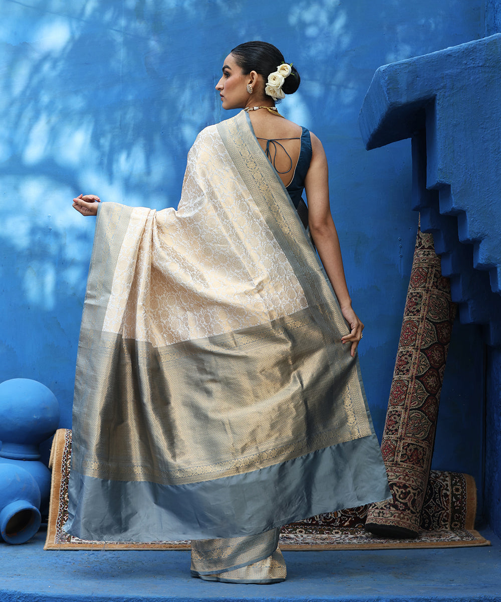 Offwhite_Handloom_Pure_Katan_Silk_Kimkhab_Banarasi_Saree_With_Grey_Border_WeaverStory_03