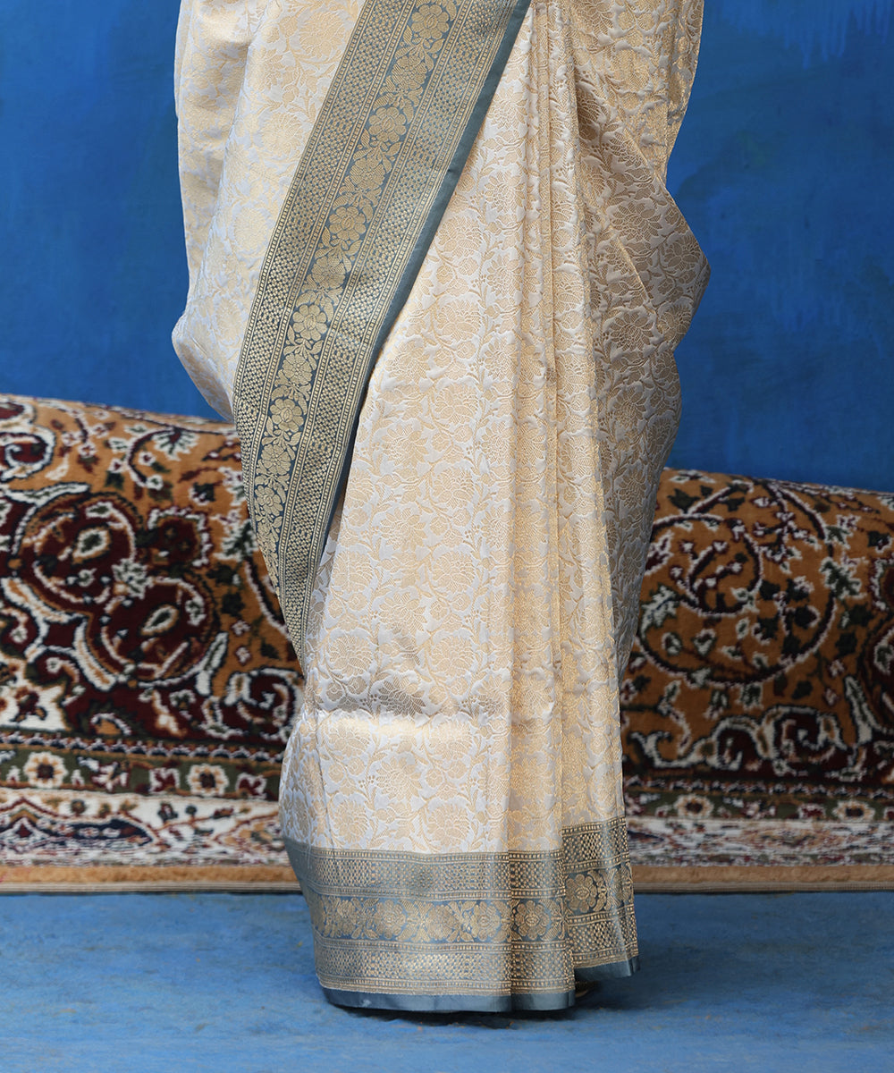 Offwhite_Handloom_Pure_Katan_Silk_Kimkhab_Banarasi_Saree_With_Grey_Border_WeaverStory_04