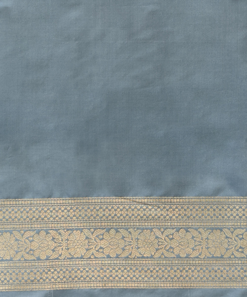 Offwhite_Handloom_Pure_Katan_Silk_Kimkhab_Banarasi_Saree_With_Grey_Border_WeaverStory_05