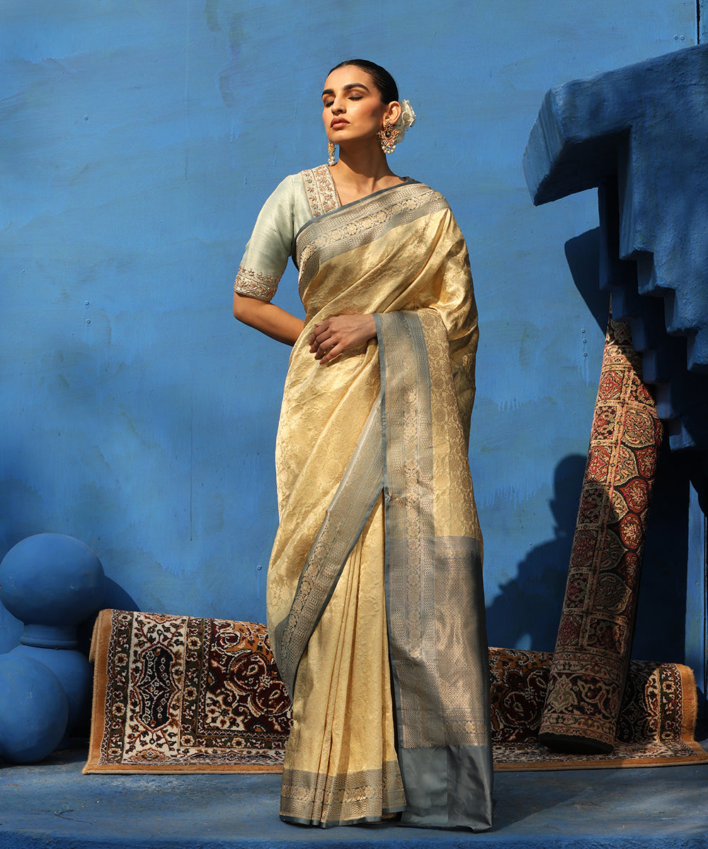 Beige_Handloom_Pure_Katan_Silk_Kimkhab_Banarasi_Saree_With_Grey_Border_WeaverStory_02