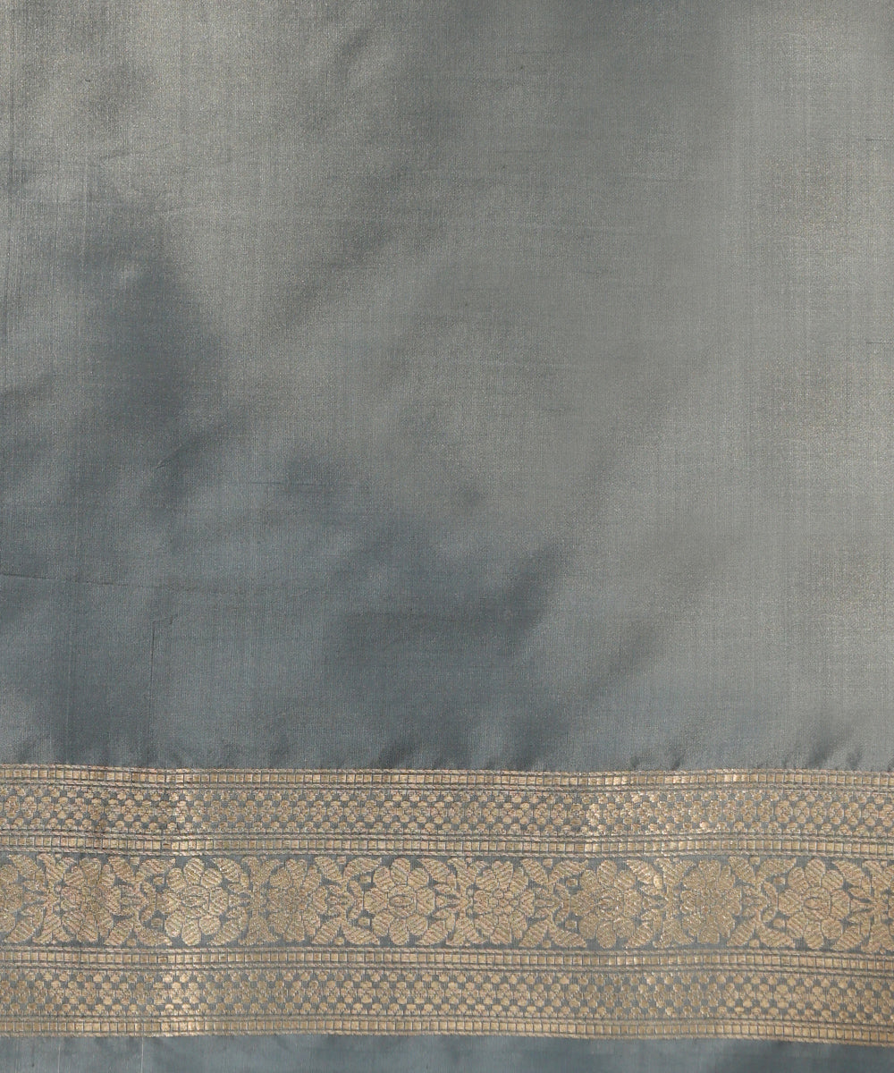 Beige_Handloom_Pure_Katan_Silk_Kimkhab_Banarasi_Saree_With_Grey_Border_WeaverStory_05