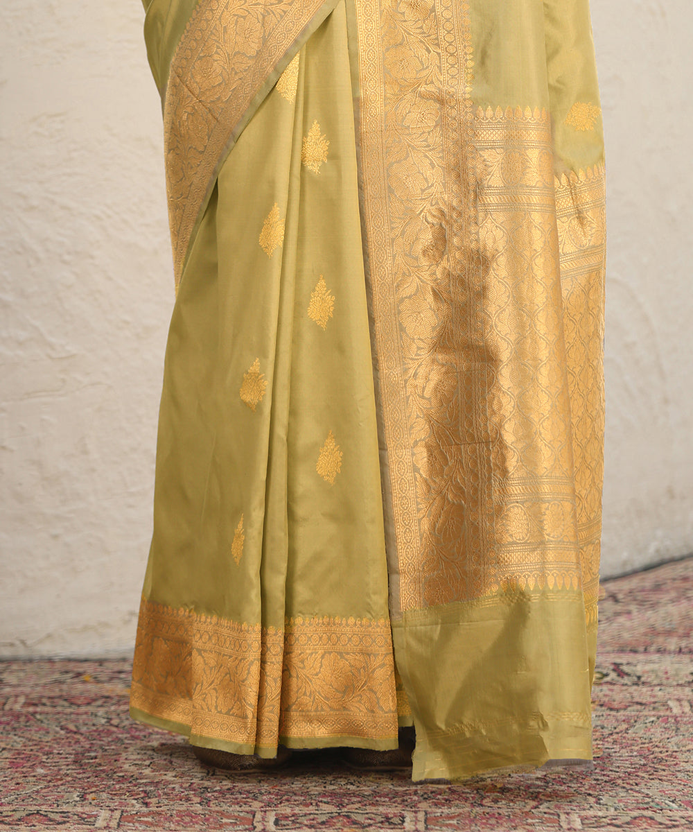 Handloom_Henna_Green_Pure_Katan_Silk_Banarasi_Saree_With_Kadhwa_Boota_WeaverStory_04