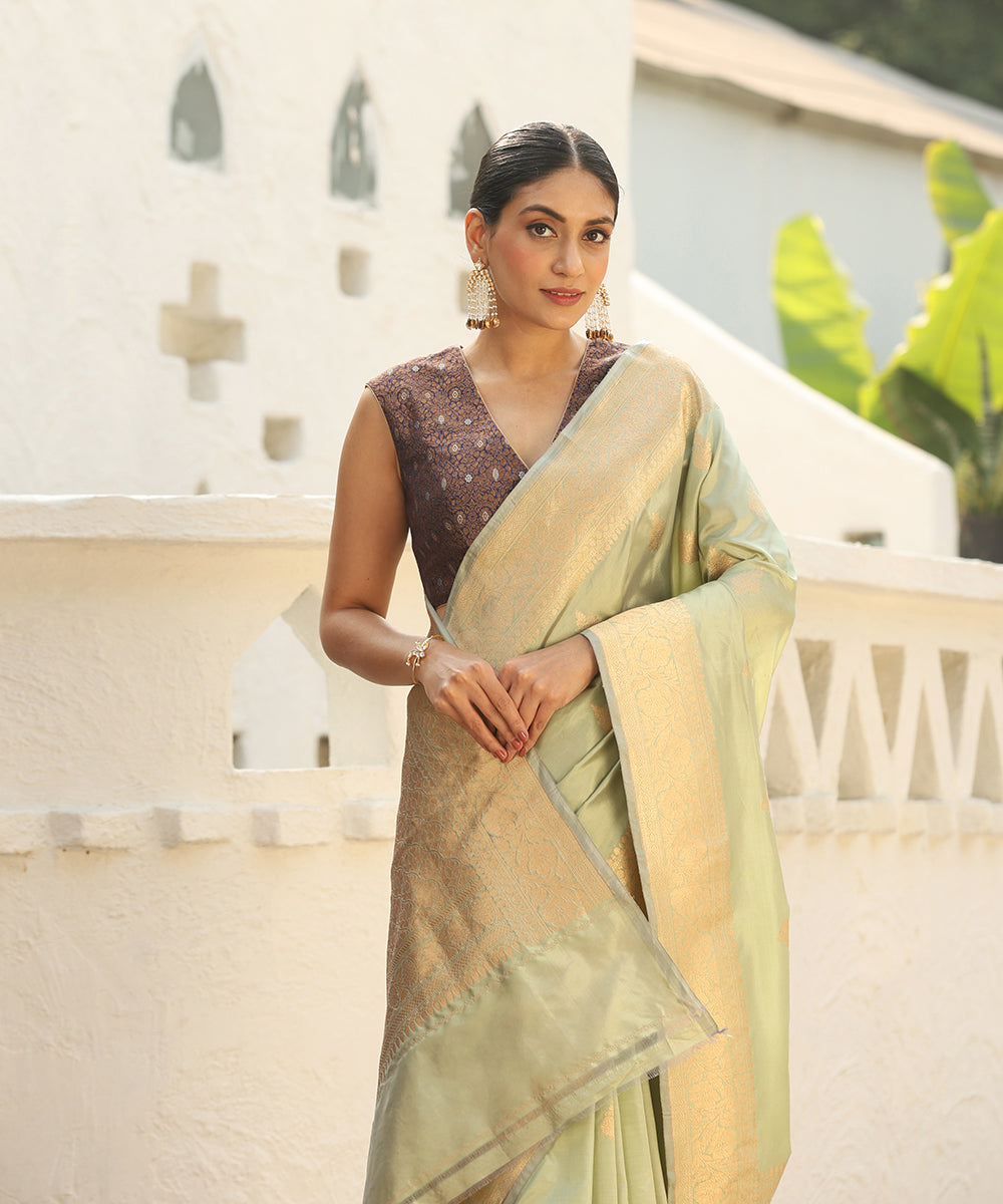 Pistachio_Green_Handloom_Pure_Katan_Silk_Banarasi_Saree_With_Kadhwa_Booti_WeaverStory_01