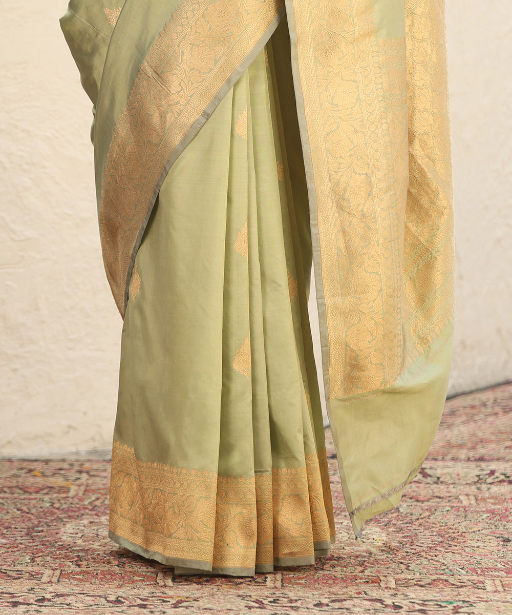 Pistachio_Green_Handloom_Pure_Katan_Silk_Banarasi_Saree_With_Kadhwa_Booti_WeaverStory_03