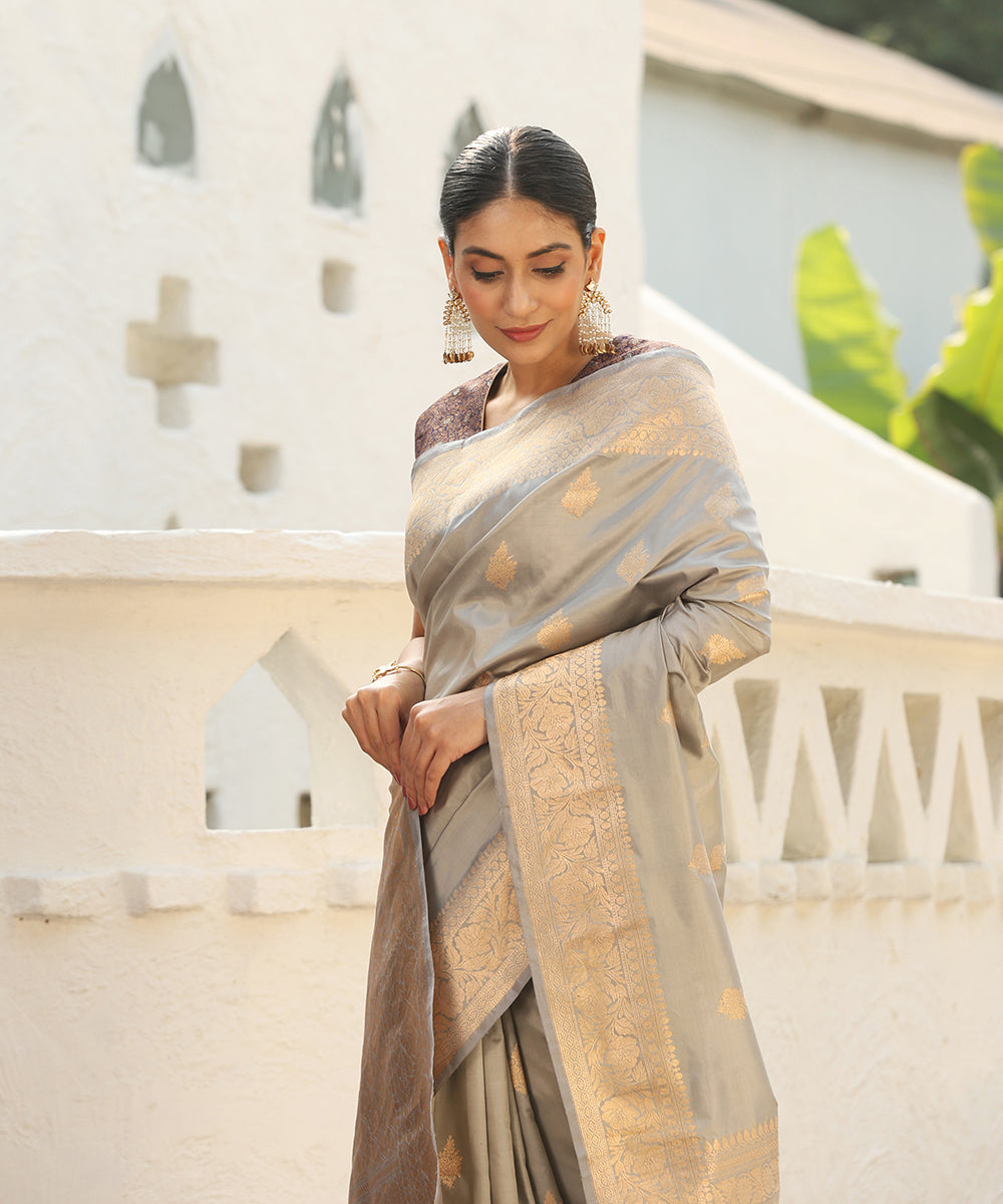 Handloom_Grey_Pure_Katan_Silk_Banarasi_Saree_With_Kadhwa_Boota_WeaverStory_01