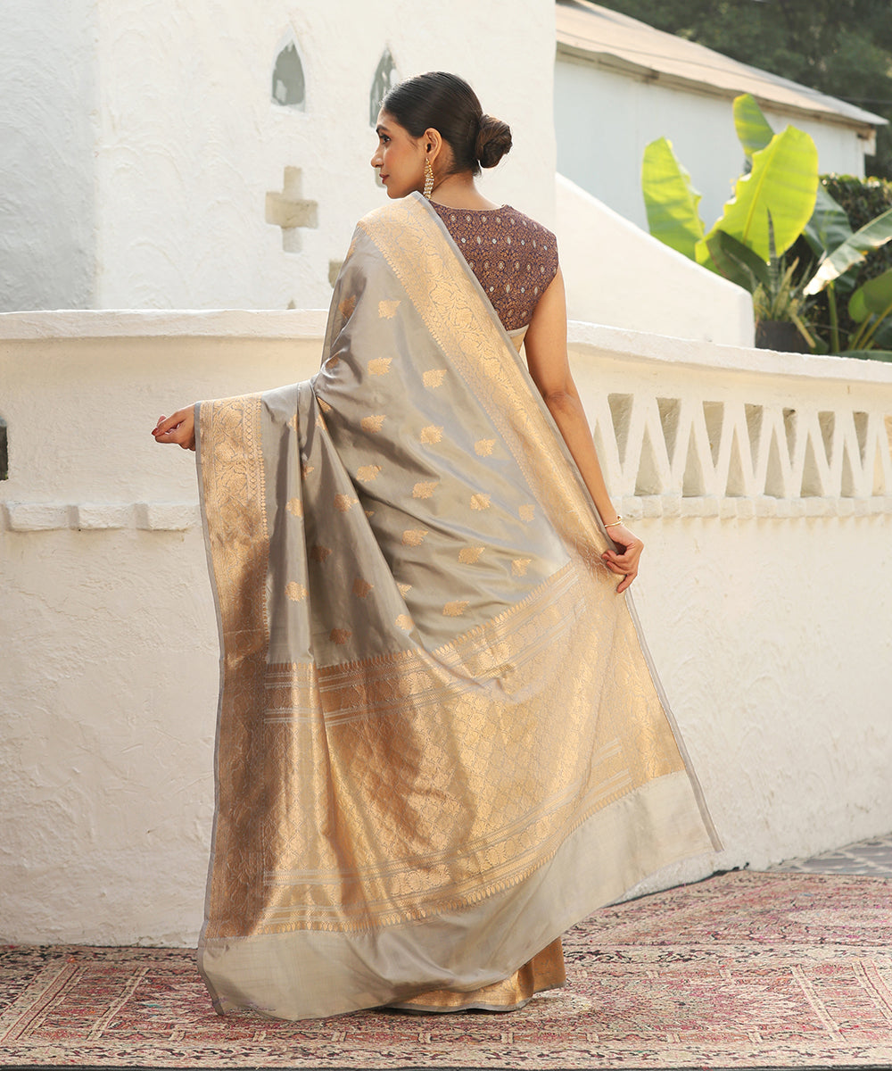 Handloom_Grey_Pure_Katan_Silk_Banarasi_Saree_With_Kadhwa_Boota_WeaverStory_03