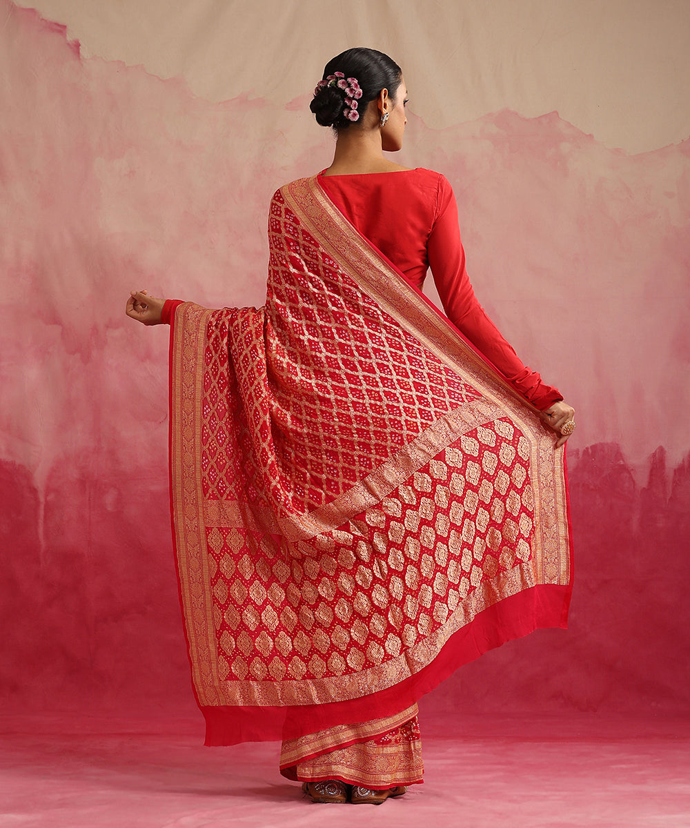 Handloom_Orange_And_Red_Ombre_Dyed_Pure_Georgette_Banarasi_Bandhej_Saree_WeaverStory_03