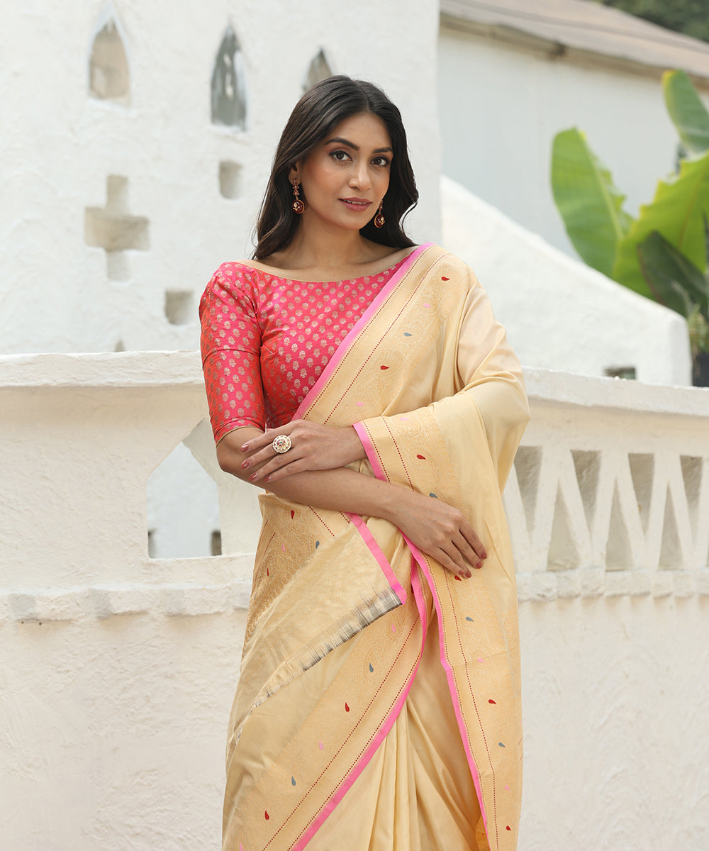 Beige_Handloom_Pure_Katan_Silk_Banarasi_Saree_With_Konia_Pallu_WeaverStory_01