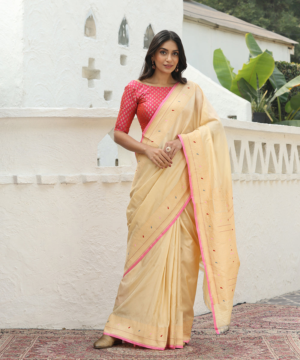 Beige_Handloom_Pure_Katan_Silk_Banarasi_Saree_With_Konia_Pallu_WeaverStory_02