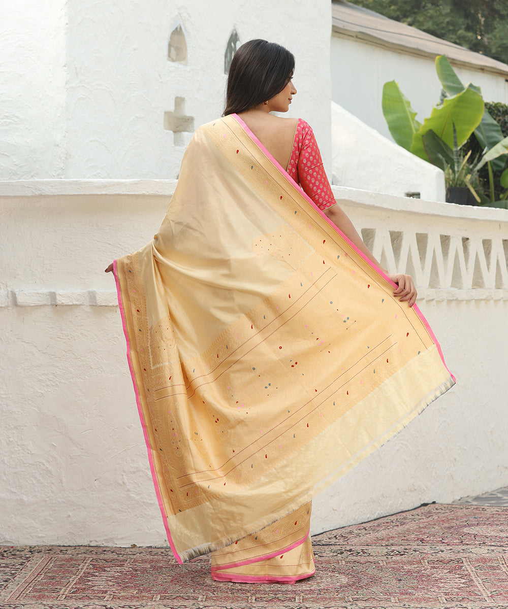 Beige_Handloom_Pure_Katan_Silk_Banarasi_Saree_With_Konia_Pallu_WeaverStory_03