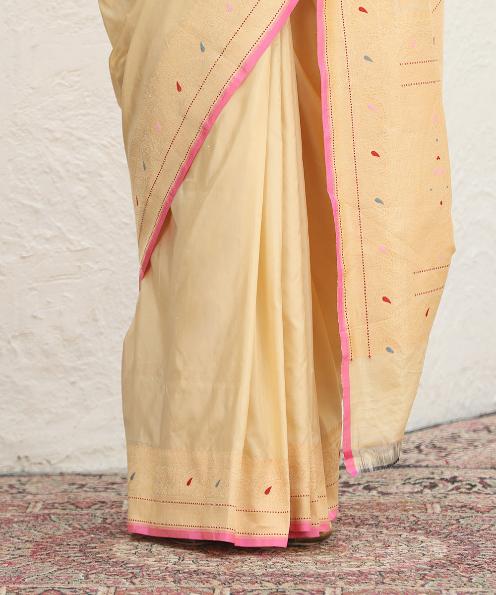 Beige_Handloom_Pure_Katan_Silk_Banarasi_Saree_With_Konia_Pallu_WeaverStory_04