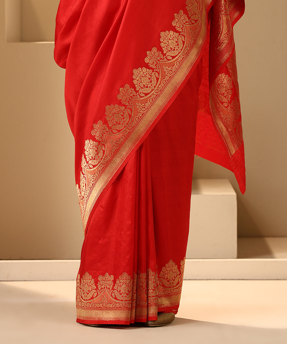 Red_Handloom_Pure_Katan_Silk_Plain_Banarasi_Saree_With_Gold_Zari_Persian_Border_WeaverStory_04