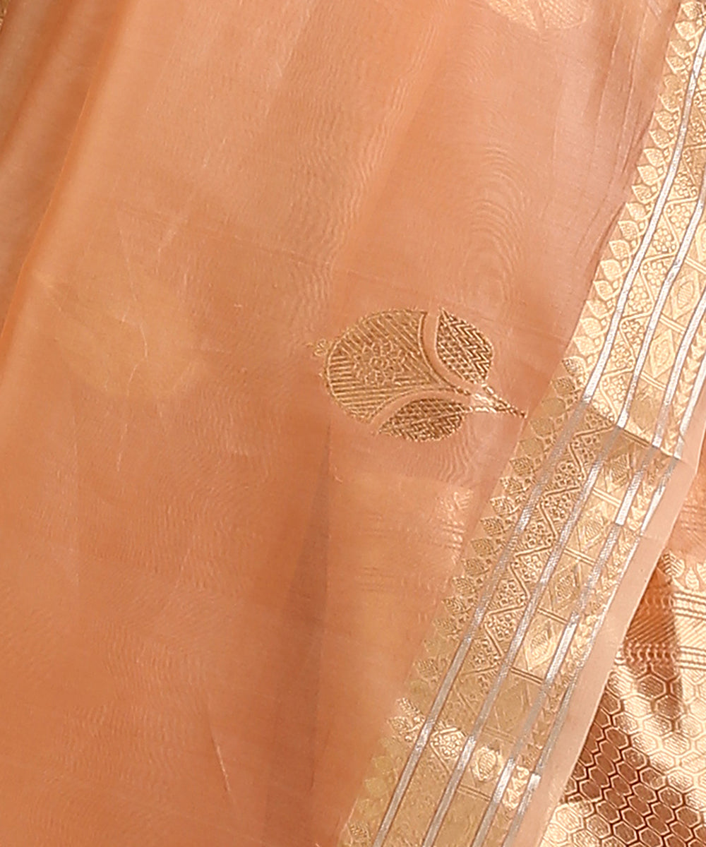 Handloom_Peach_Pure_Organza_Silk_Banarasi_Saree_With_Gold_And_Silver_Zari_Border_And_Kadhwa_Boota_WeaverStory_04