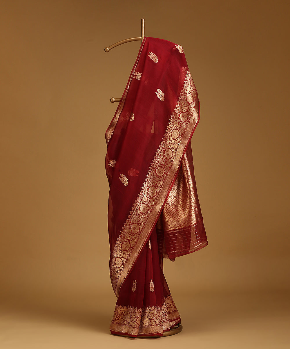 Maroon_Handloom_Pure_Organza_Silk_Banarasi_Saree_With_Gold_Zari_Border_And_Kadhwa_Boota_WeaverStory_01