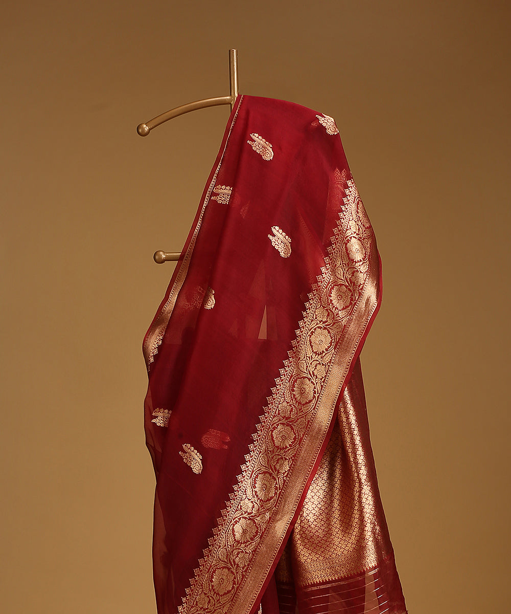 Maroon_Handloom_Pure_Organza_Silk_Banarasi_Saree_With_Gold_Zari_Border_And_Kadhwa_Boota_WeaverStory_02