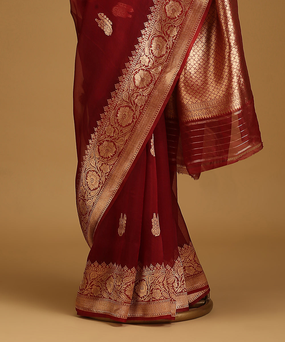 Maroon_Handloom_Pure_Organza_Silk_Banarasi_Saree_With_Gold_Zari_Border_And_Kadhwa_Boota_WeaverStory_03