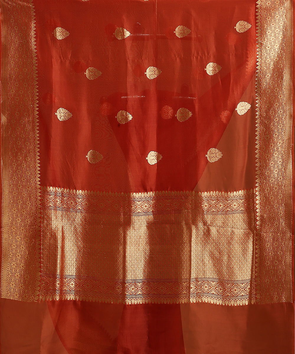 Handloom_Rust_Pure_Organza_Silk_Banarasi_Saree_With_Gold_Zari_Border_And_Kadhwa_Boota_WeaverStory_05
