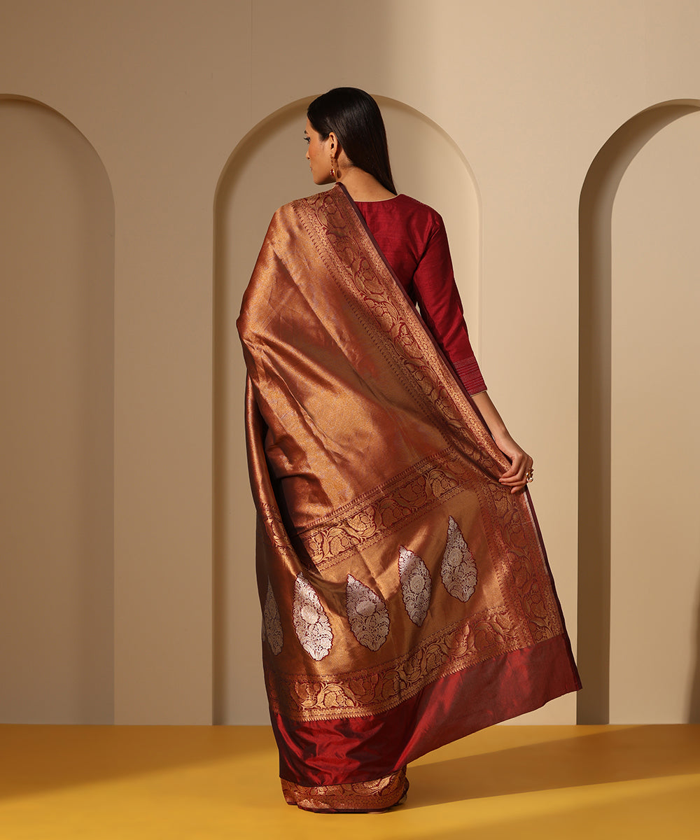 Purple_And_Copper_Handloom_Pure_Tissue_Zari_Tanchoi_Saree_With_Sona_Rupa_Border_WeaverStory_03