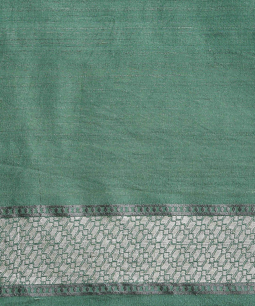 Red_And_Green_Handloom_Pure_Tusser_Georgette_Banarasi_Saree_With_Cutwork_Booti_WeaverStory_06