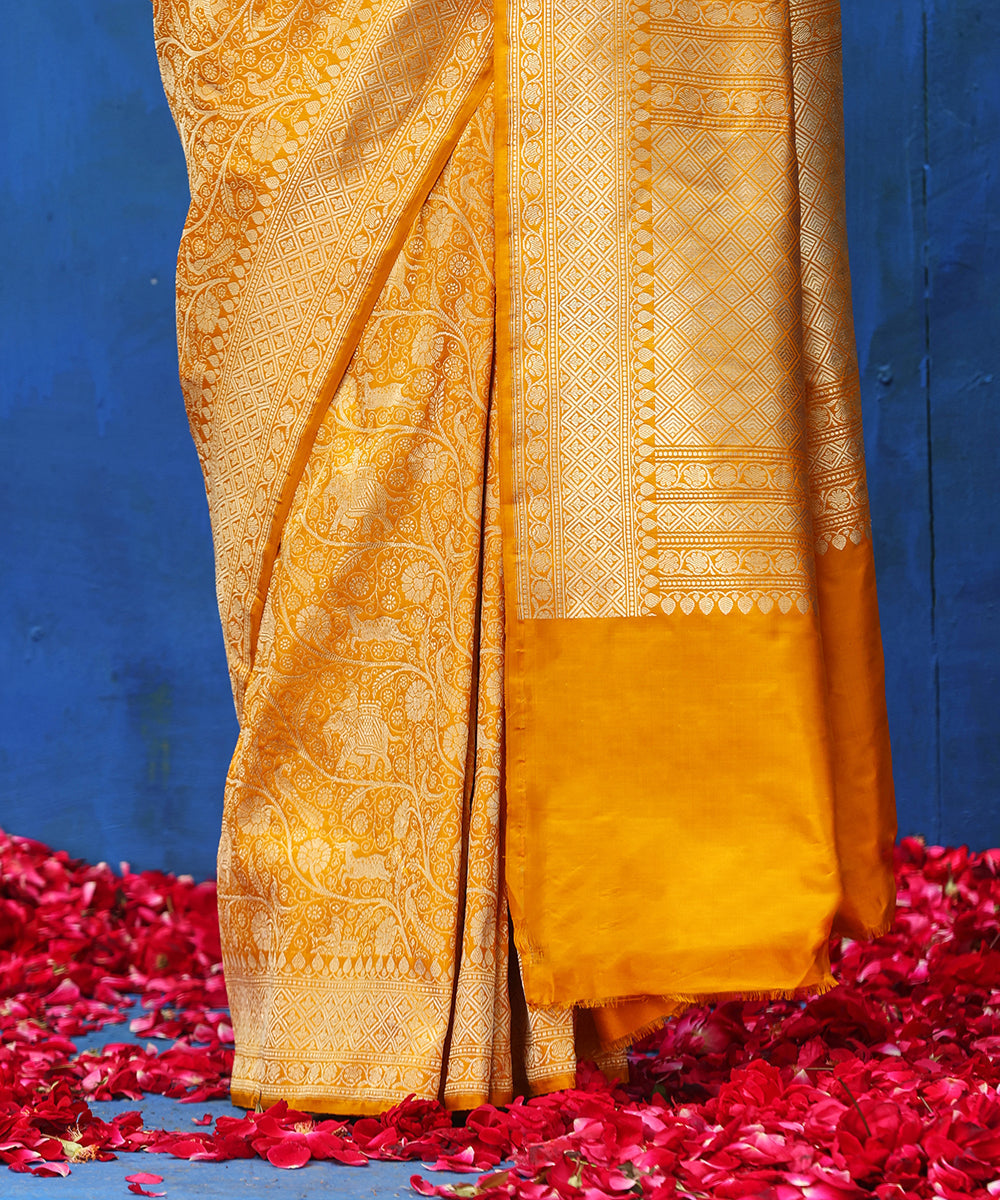 Handloom_Mustard_Pure_Katan_Silk_Shikargah_Banarasi_Saree_WeaverStory_04