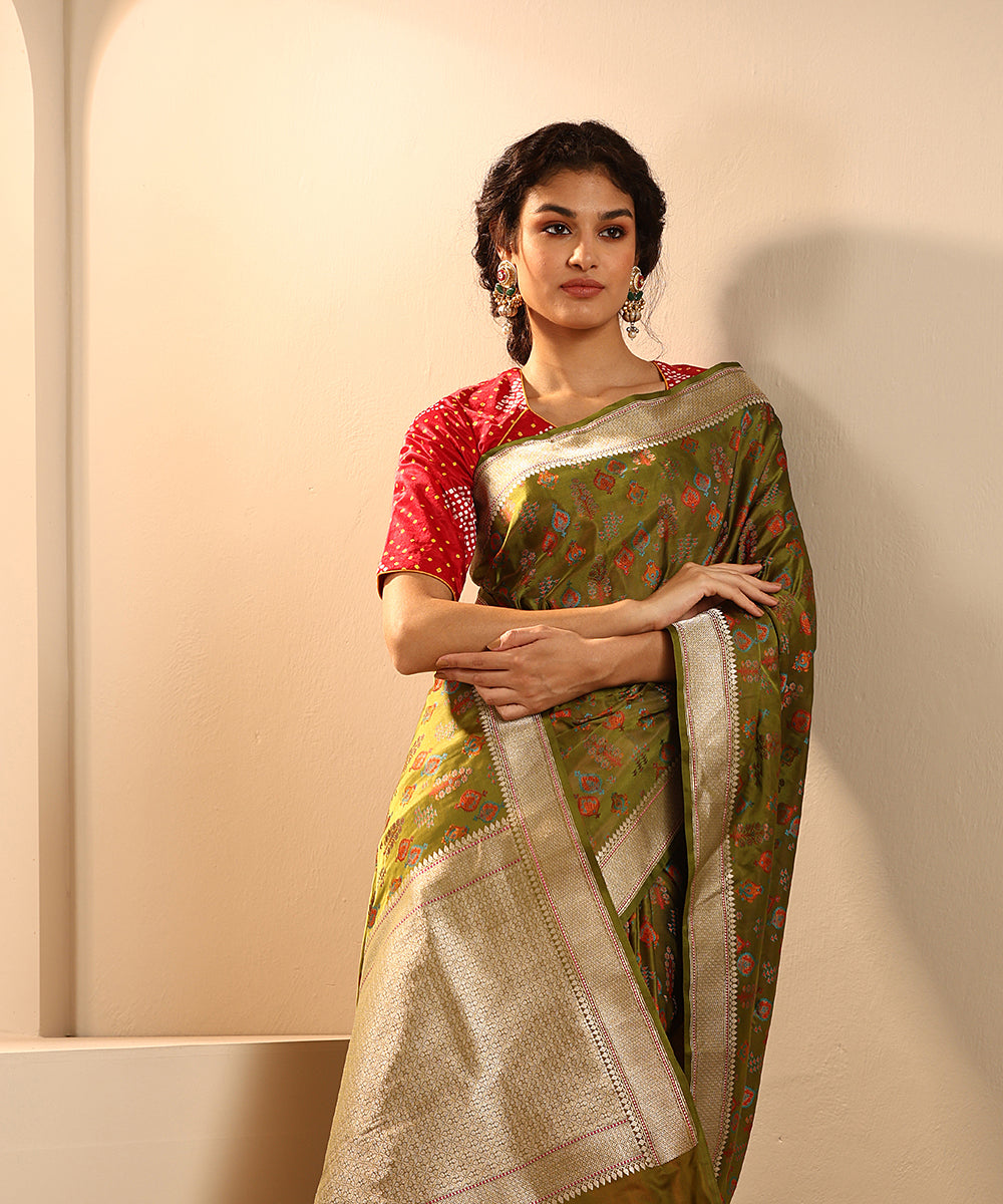 Handloom_Olive_Green_Pure_Satin_Silk_Tanchoi_Banarasi_Saree_With_Meenakari_WeaverStory_01