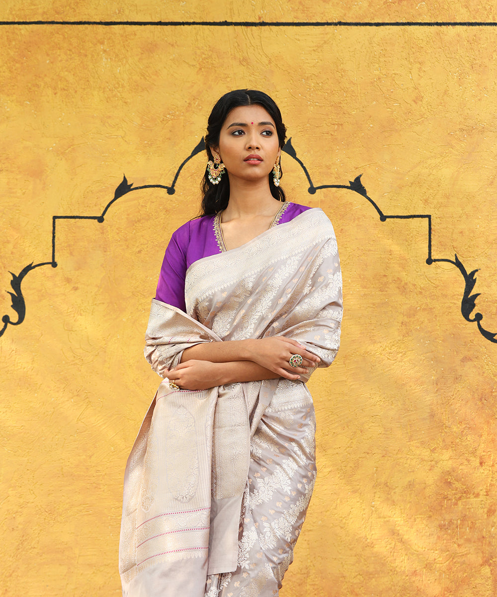 Handloom_Grey_Pure_Katan_Silk_Banarasi_Saree_With_Sona_Rupa_Jaal_WeaverStory_01