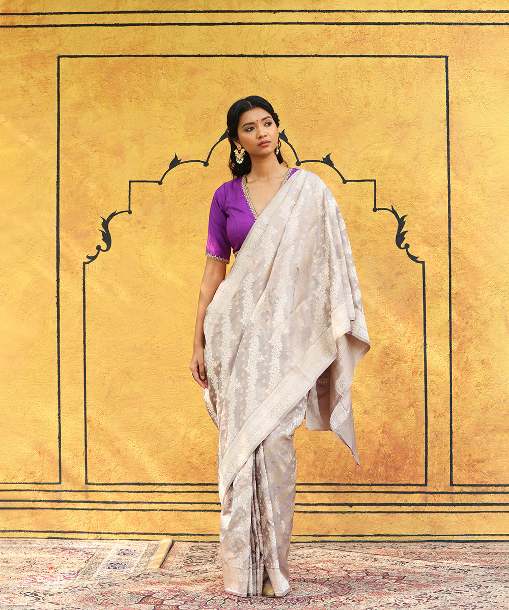 Handloom_Grey_Pure_Katan_Silk_Banarasi_Saree_With_Sona_Rupa_Jaal_WeaverStory_02