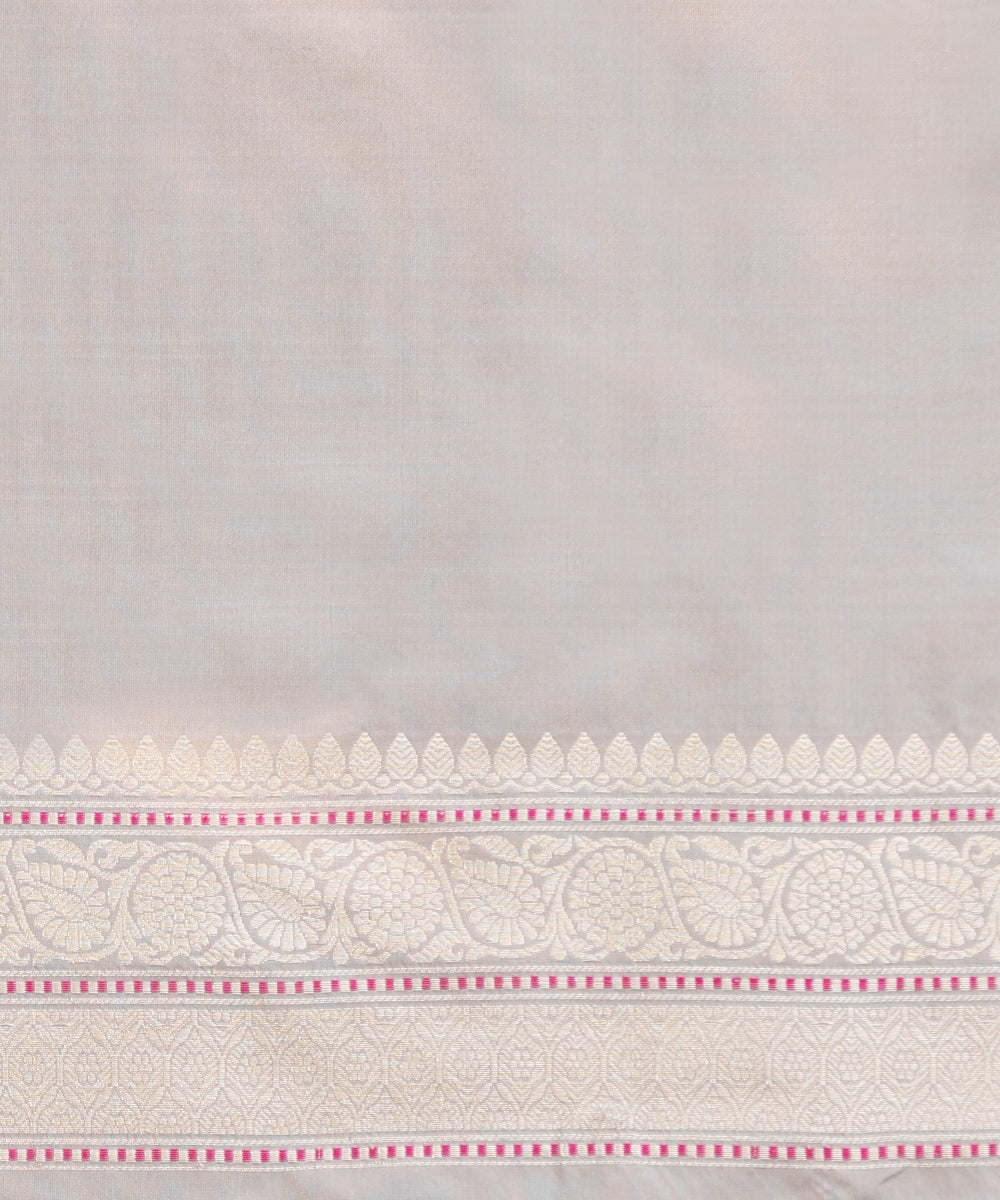 Handloom_Grey_Pure_Katan_Silk_Banarasi_Saree_With_Sona_Rupa_Jaal_WeaverStory_05