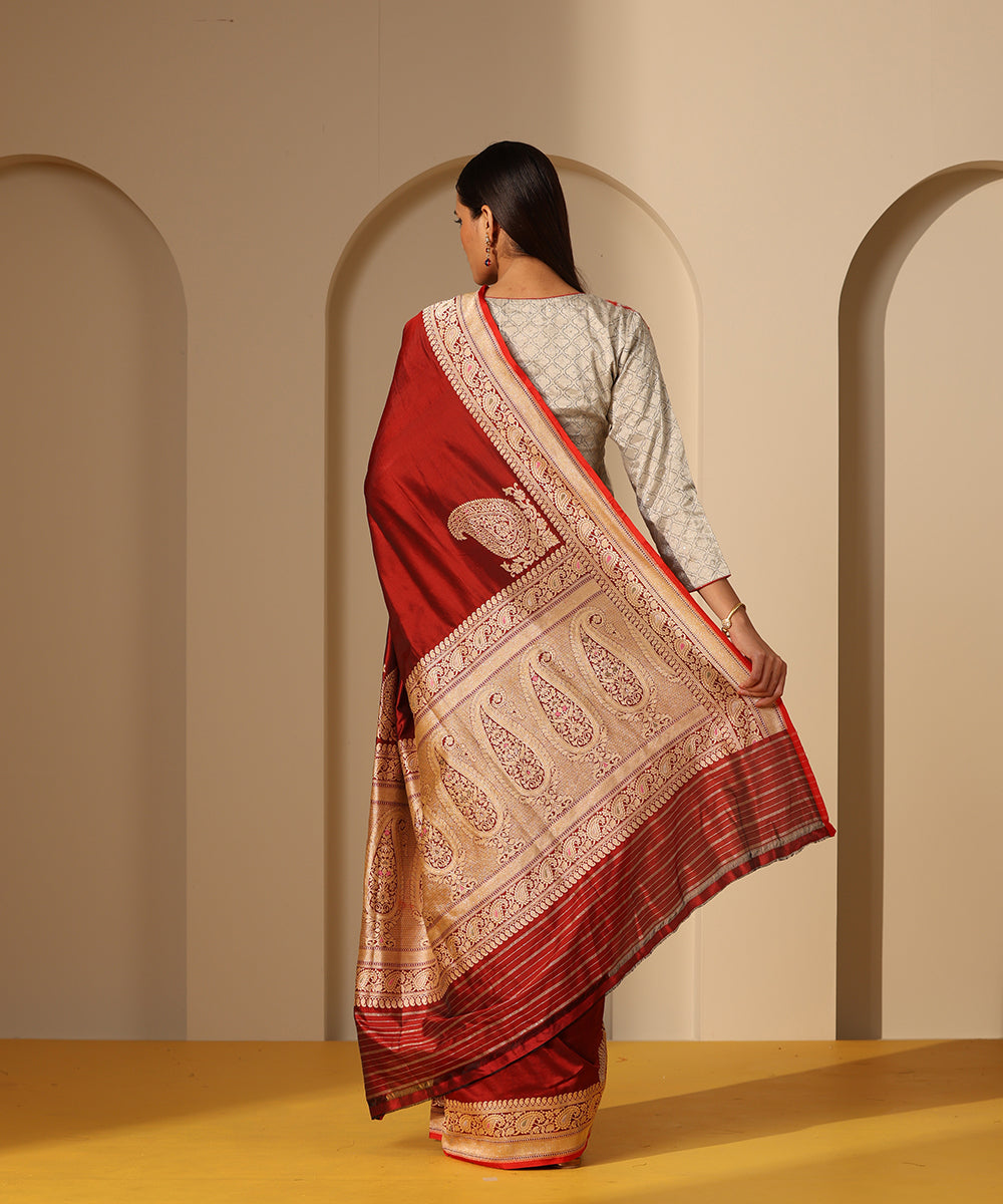 Maroon_Handloom_Pure_Katan_Silk_Plain_Banarasi_Saree_With_Konia_And_Meenakari_Border_WeaverStory_03