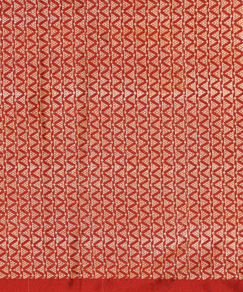 Maroon_Handloom_Pure_Katan_Silk_Plain_Banarasi_Saree_With_Konia_And_Meenakari_Border_WeaverStory_05