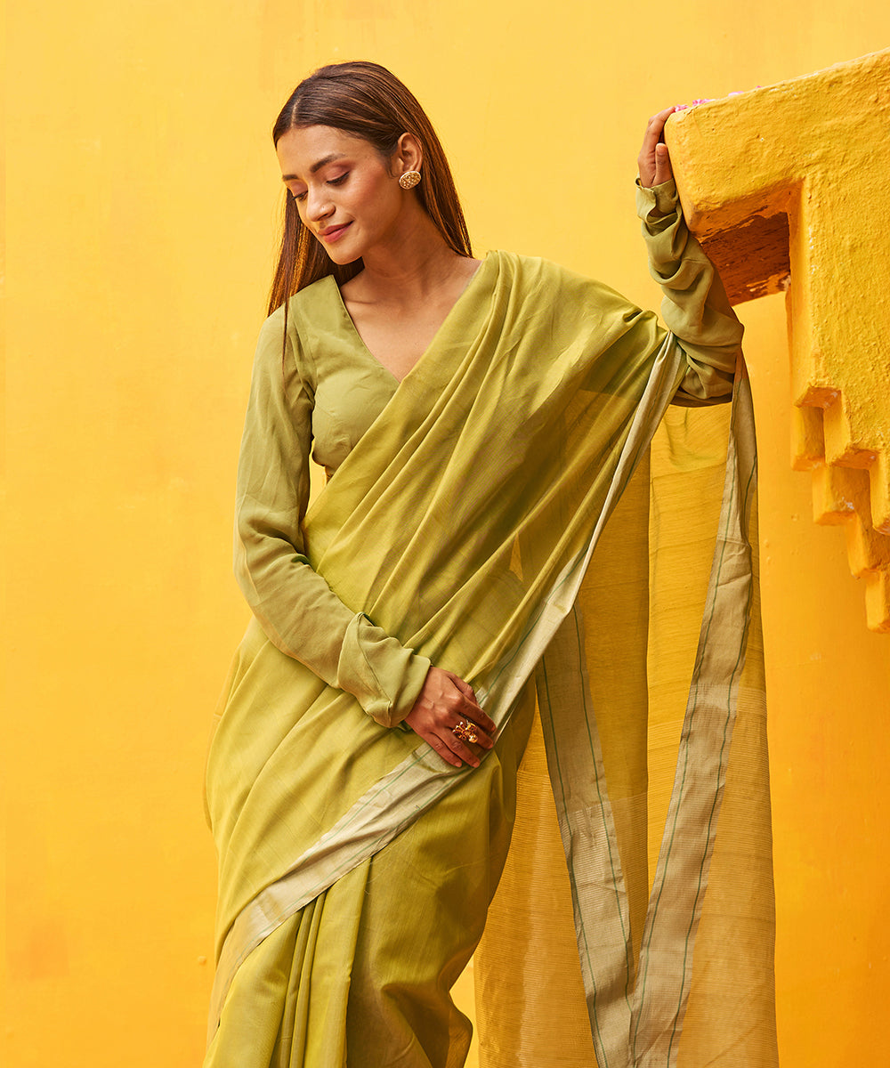 Fresh_Green_Handloom_Pure_Cotton_Silk_Chanderi_Saree_With_Gold_Zari_Border_WeaverStory_01