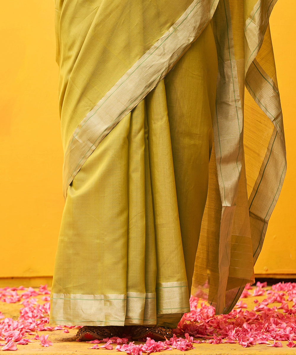 Fresh_Green_Handloom_Pure_Cotton_Silk_Chanderi_Saree_With_Gold_Zari_Border_WeaverStory_04