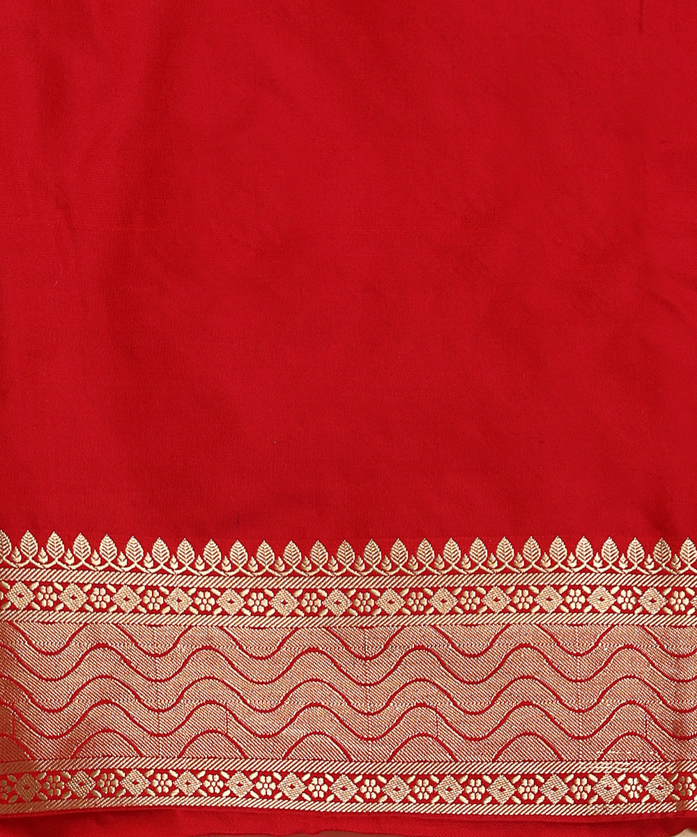 Pink_And_Red_Dual_Tone_Handloom_Pure_Silk_Tanchoi_Banarasi_Saree_With_Zari_Border_WeaverStory_05