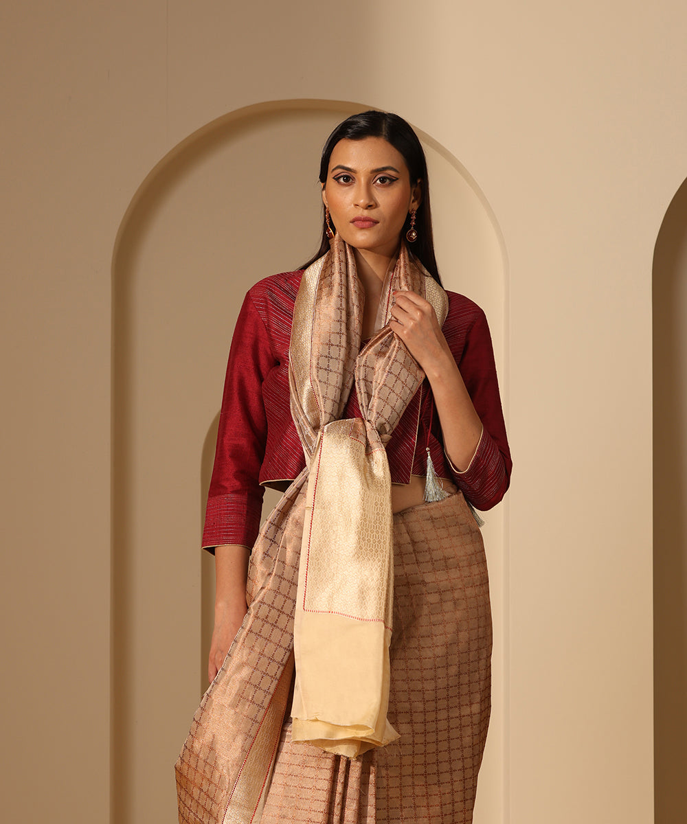Handloom_Golden_Tissue_Silk_Tanchoi_Banarasi_Saree_With_Antique_Zari_WeaverStory_01