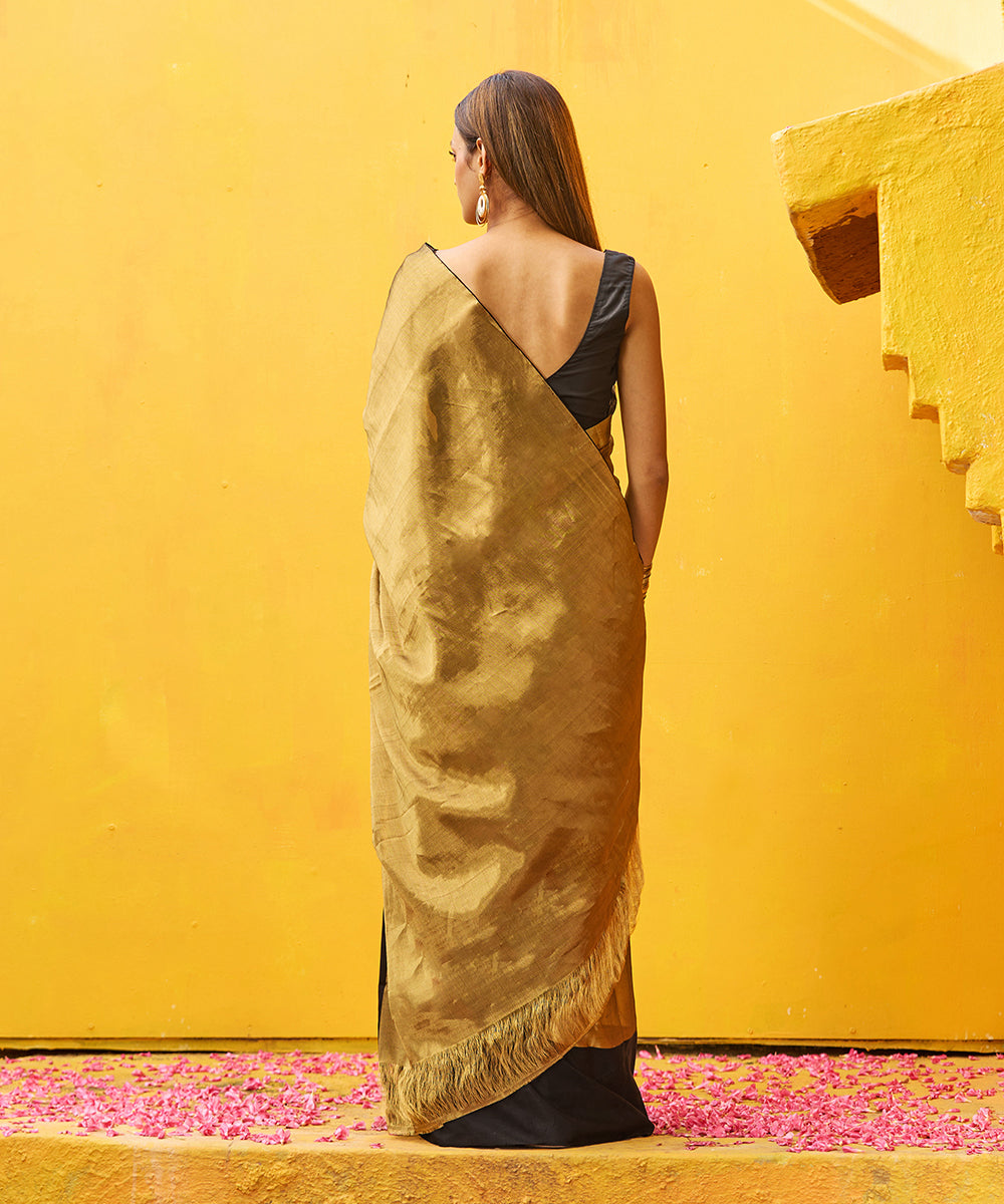 Gold_Handloom_Pure_Tissue_Chanderi_Saree_With_Broad_Black_Border_WeaverStory_03