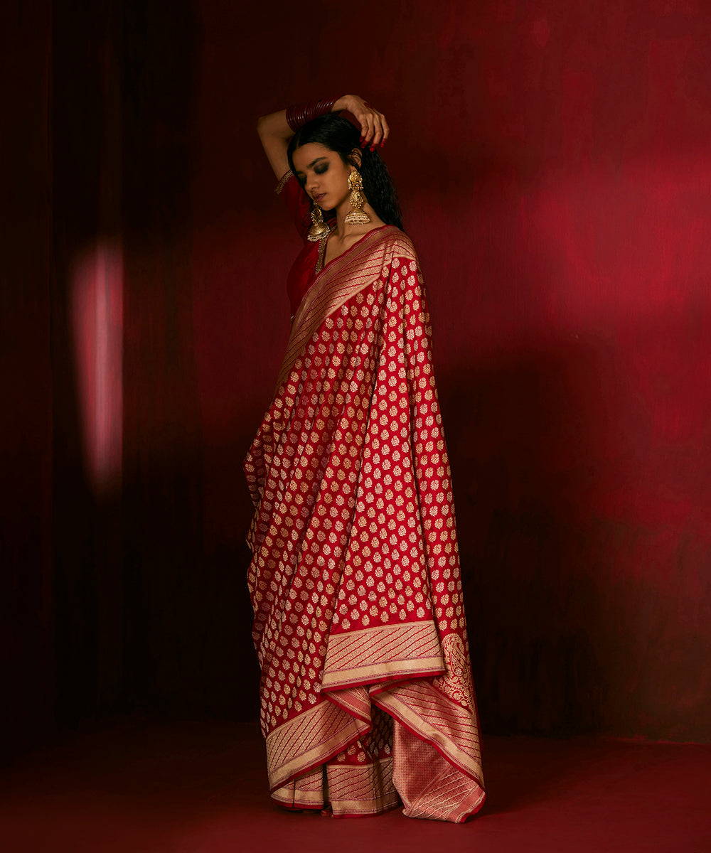 Red_Handloom_Pure_Katan_Silk_Banarasi_Saree_With_Kadhwa_Booti_WeaverStory_02