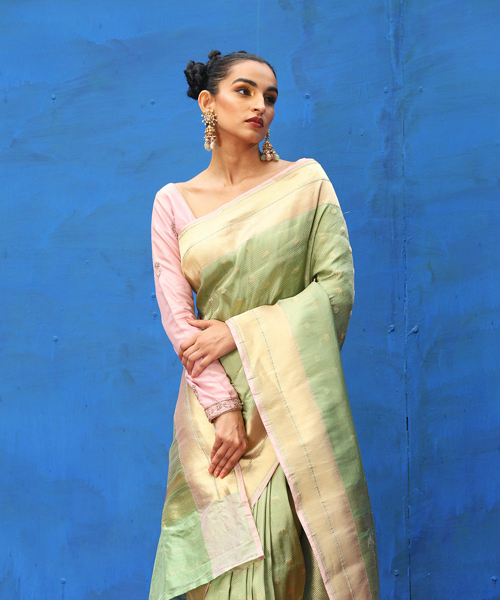 Handlomm_Light_Green_Pure_Katan_Silk_Zari_Tanchoi_Banarasi_Saree_With_Pink_Selvedge_WeaverStory_01